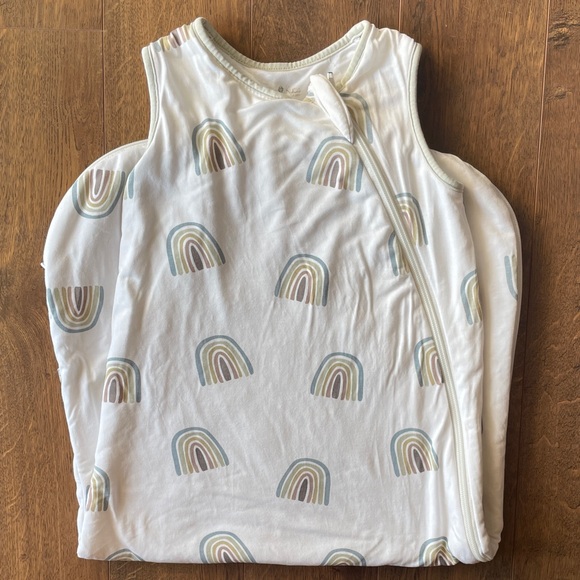 Kyte BABY Other - White Baby Sleep Sack with Rainbow Print 1.0 TOG